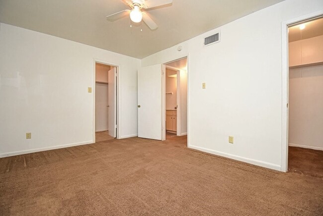 property at 20 S Mechanic St