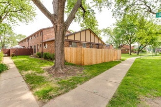 1S134 Holyoke Ln in Villa Park, IL - Building Photo - Building Photo