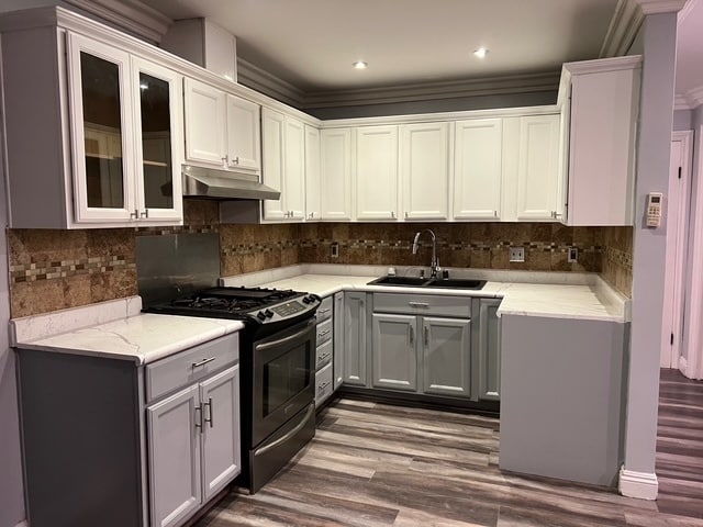 property at 1041 Paraiso Ave