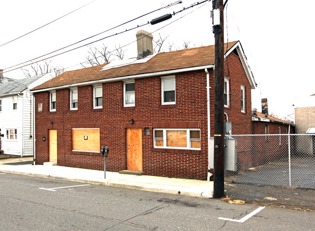 Rooming House in South River, NJ - Building Photo - Building Photo