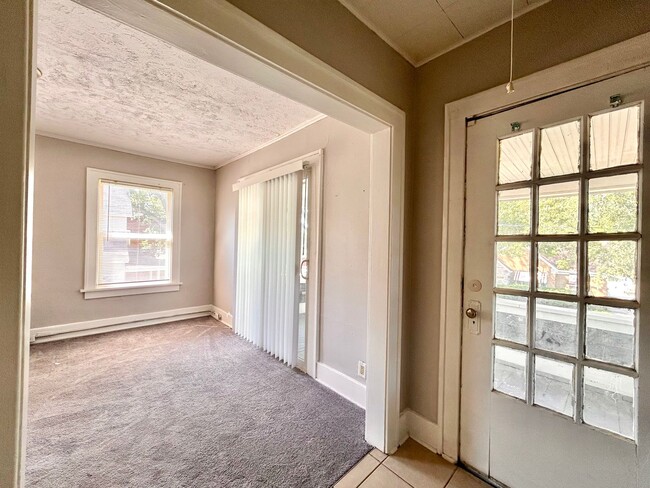 39 Iona Ave-Unit -#2 in Muskegon, MI - Building Photo - Building Photo