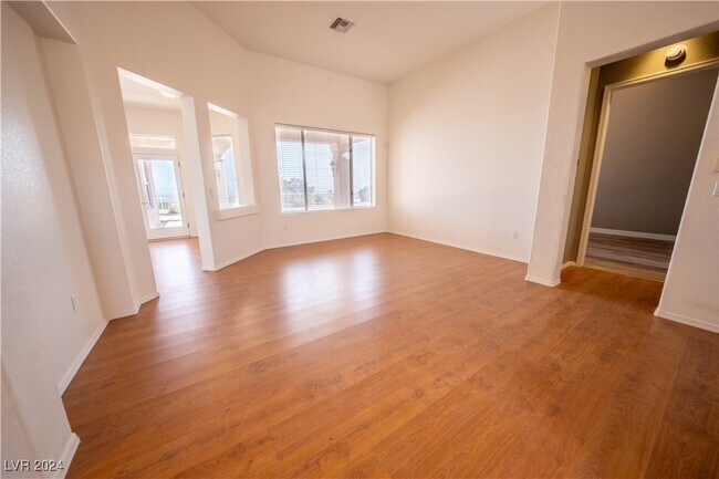 property at 2140 Hot Oak Ridge St