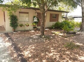12386 Second St in Ft. Myers, FL - Building Photo