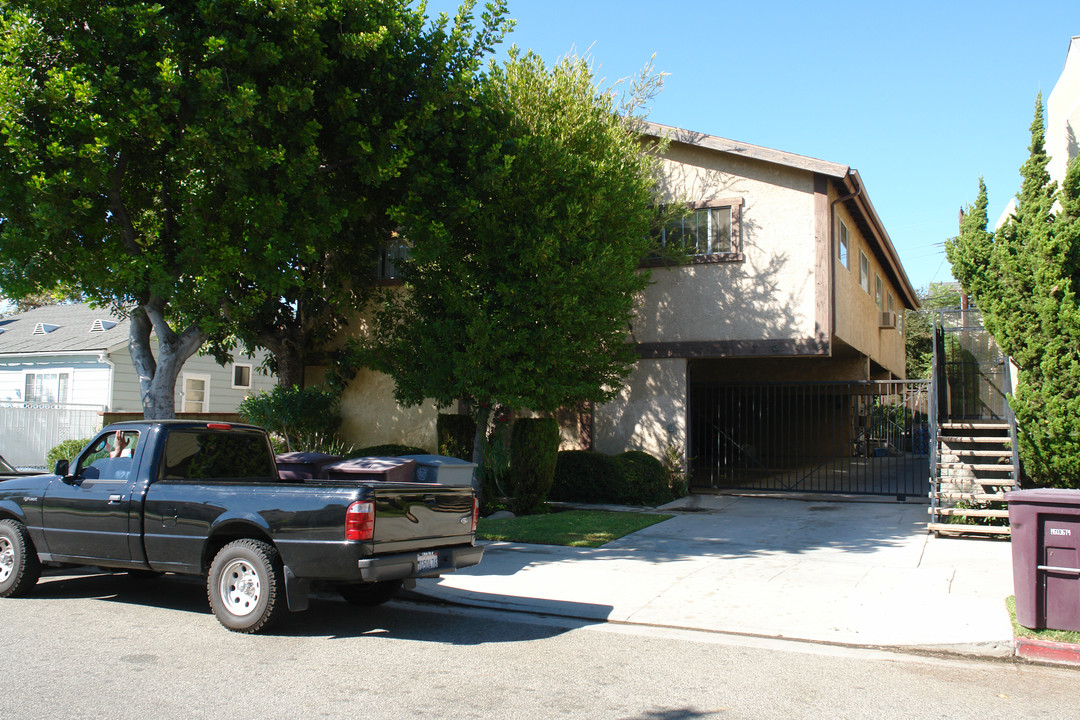 1349 Carlton Dr in Glendale, CA - Building Photo