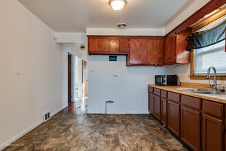 2130 W 71st Pl in Chicago, IL - Building Photo - Building Photo