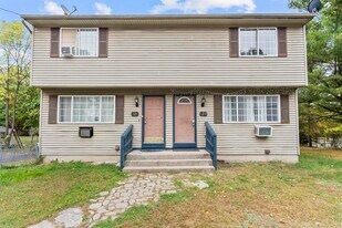 123 Sumac St in Waterbury, CT - Building Photo