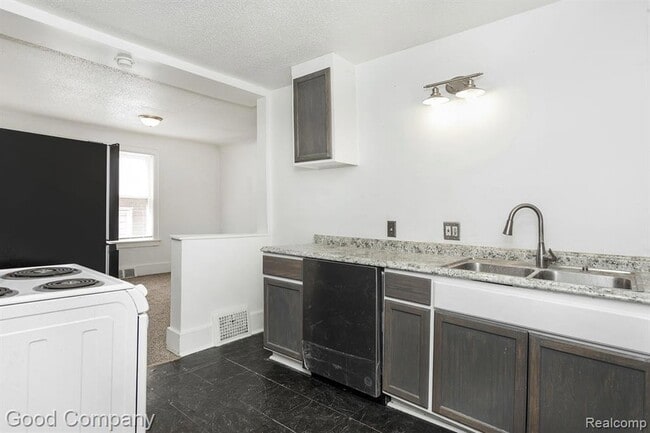 12123 Santa Rosa Dr in Detroit, MI - Building Photo - Building Photo