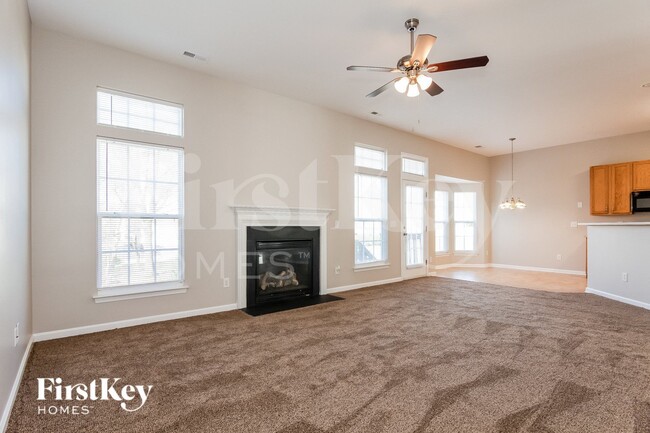 2560 McGinnes Pl NW in Concord, NC - Foto de edificio - Building Photo