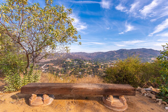 1620 Will Geer Rd in Topanga, CA - Foto de edificio - Building Photo