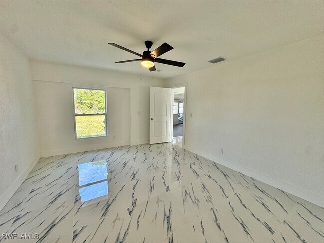 335 SW 48th Terrace in Cape Coral, FL - Foto de edificio - Building Photo