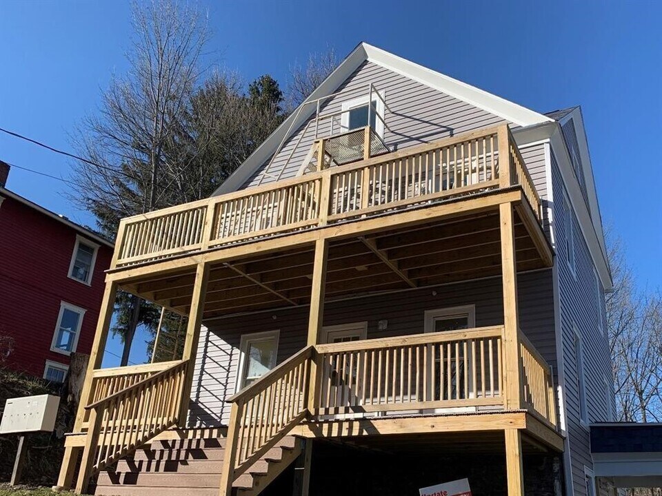 36 Cherry St in Oneonta, NY - Building Photo
