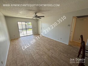 5323 Summerlin Rd in Ft. Myers, FL - Building Photo - Building Photo