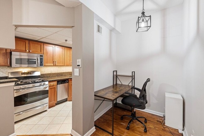227 Christopher Columbus Dr, Unit 233B in Jersey City, NJ - Building Photo - Building Photo