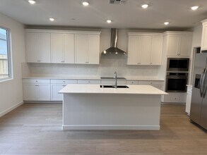 10224 Sesti Wy in Elk Grove, CA - Building Photo - Building Photo