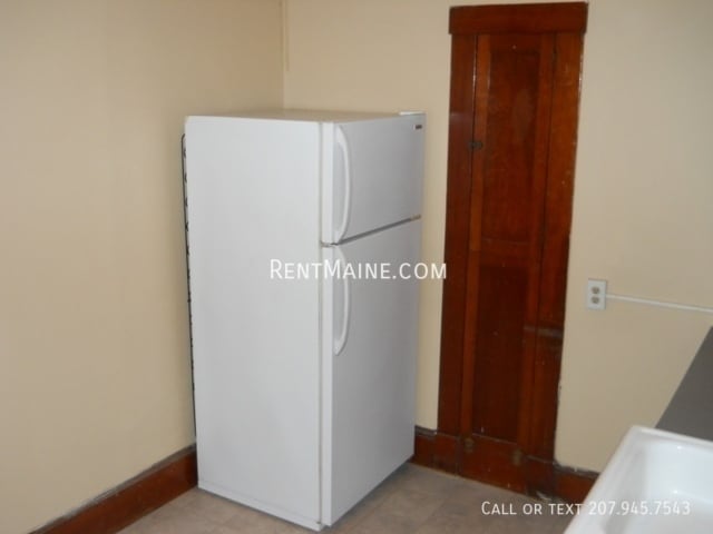 591 Main St, Unit 8 in Bangor, ME - Foto de edificio - Building Photo