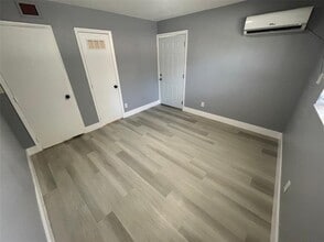 284 NW 82nd St in Miami, FL - Building Photo - Building Photo