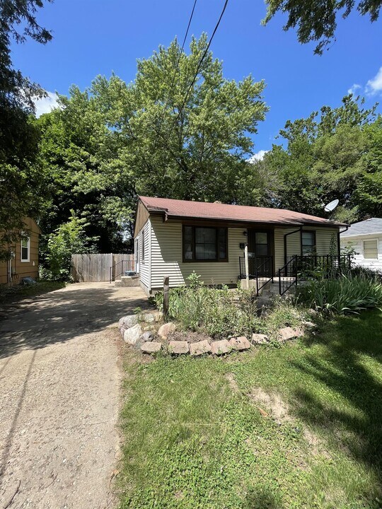 1012 Oakley Ave in Rockford, IL - Building Photo