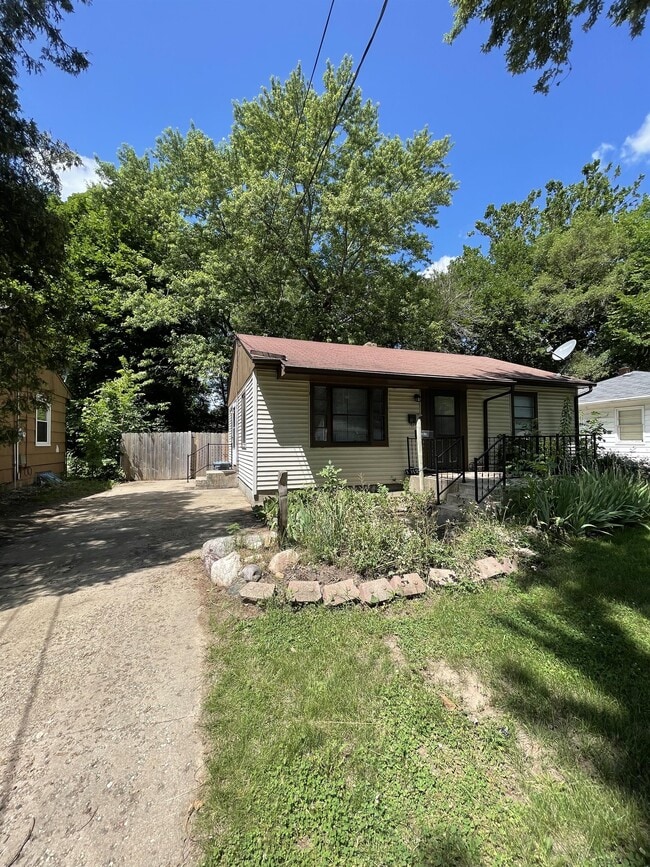 property at 1012 Oakley Ave