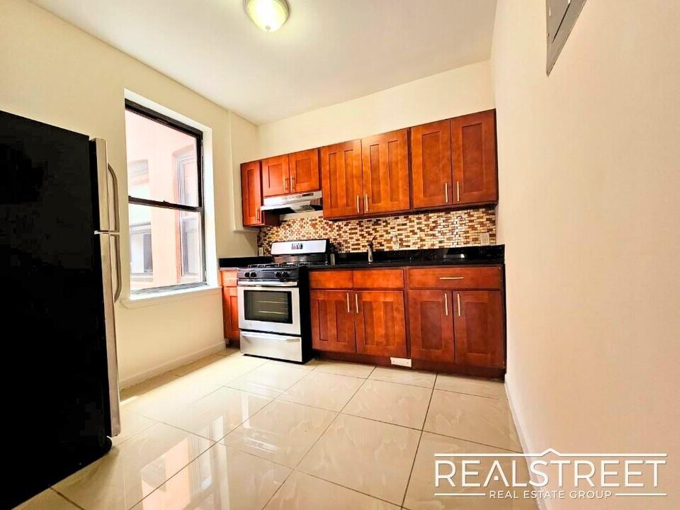 Lovely 2 BR in Bed Stuy near Trains in Brooklyn, NY - Building Photo