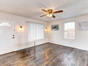 8145 Lin Oak Way, Unit 1 in Citrus Heights, CA - Building Photo - Building Photo