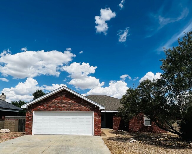 property at 1382 Oakwood Cir