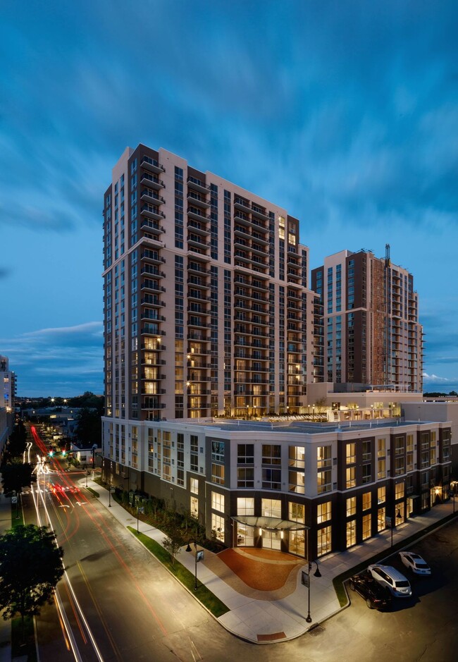 Allure @ Harbor Point in Stamford, CT - Foto de edificio - Building Photo