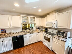 5574 Chanteclaire in Sarasota, FL - Building Photo - Building Photo