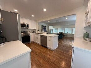 129 36th Ave NE in St. Petersburg, FL - Building Photo - Building Photo