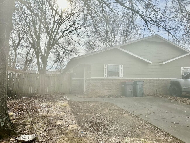 1909 Cypress Pl in Springdale, AR - Foto de edificio - Building Photo