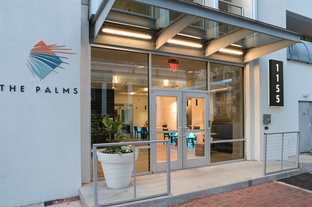 The Palms on Main in Columbia, SC - Building Photo