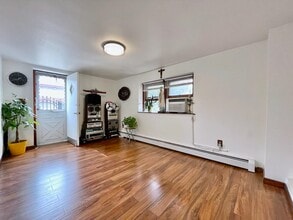 196 6th St in Jersey City, NJ - Building Photo - Building Photo