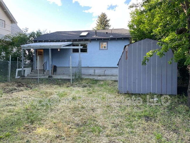 2010 E Bridgeport Ave in Spokane, WA - Foto de edificio - Building Photo