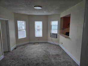 560 N Montello St, Unit Apt 1 in Brockton, MA - Building Photo - Building Photo