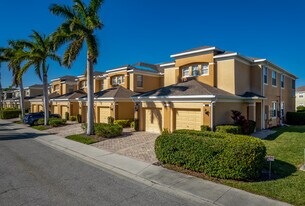 8381 Karpeal Dr in Sarasota, FL - Building Photo