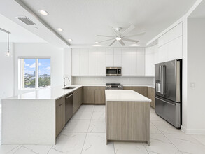 125 Island Way, Unit 605 in Clearwater, FL - Foto de edificio - Building Photo