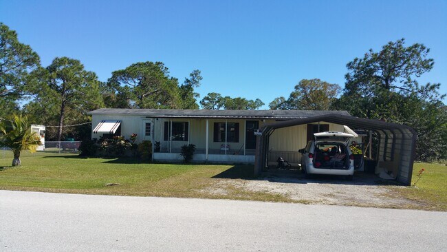 15353 Mapletree Dr in Punta Gorda, FL - Building Photo - Building Photo
