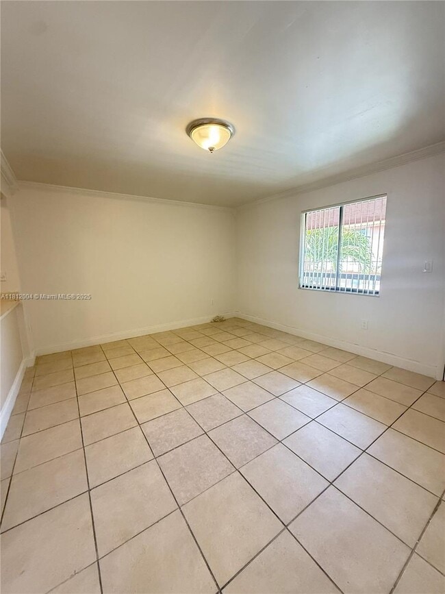 2170 W 60th St in Hialeah, FL - Building Photo - Building Photo