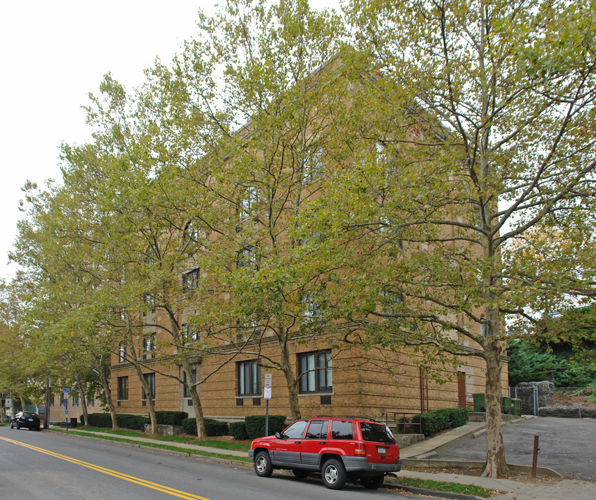 Kingsport Housing for the Elderly in Port Chester, NY - Foto de edificio