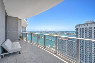 488 NE 18th St, Unit PH02 in Miami, FL - Building Photo