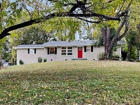 562 Whispering Hills Dr in Nashville, TN - Building Photo