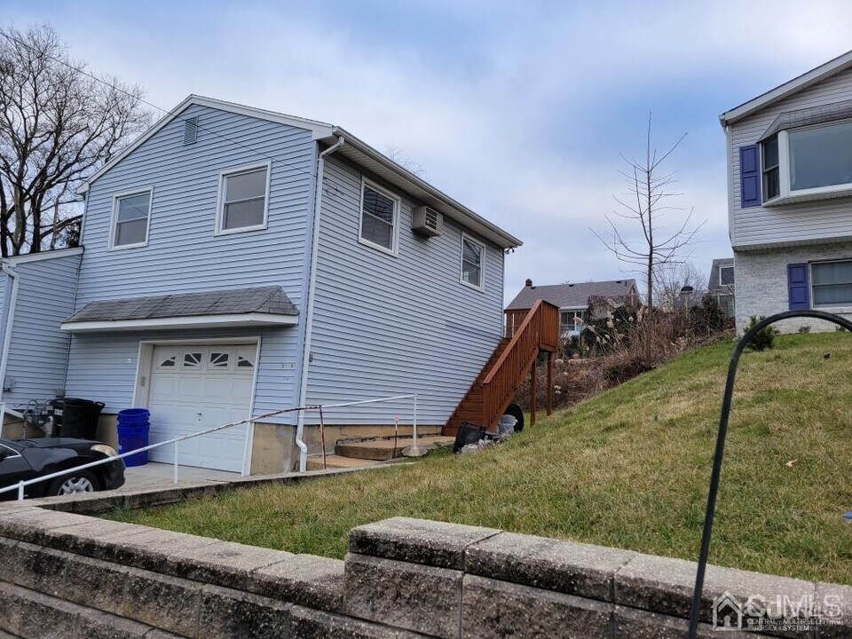511 Leffert St in South Amboy, NJ - Building Photo