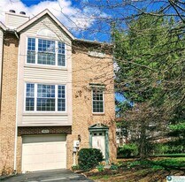 1825 Falcon Dr in Bethlehem, PA - Building Photo