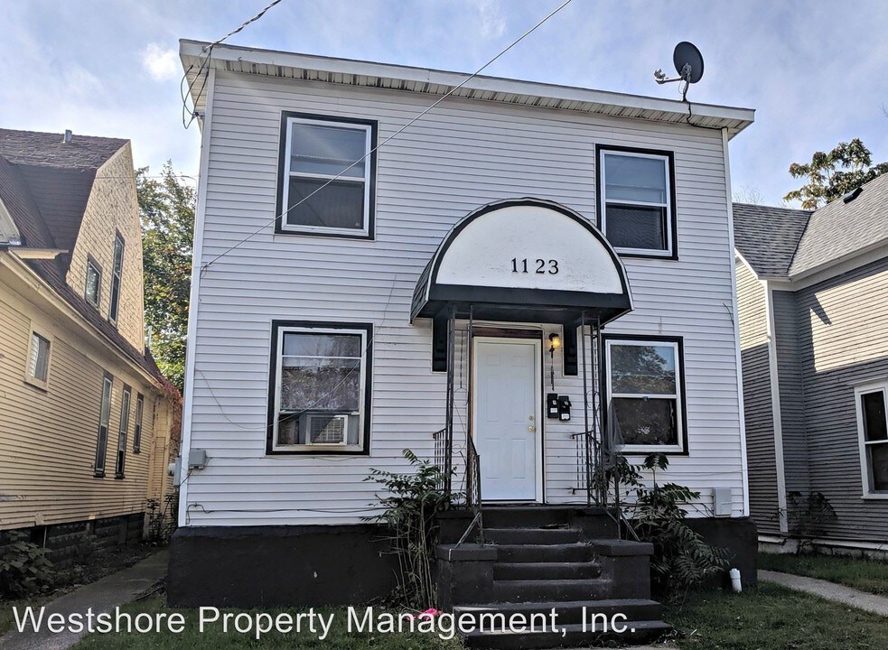 1123 Pine St in Muskegon, MI - Building Photo