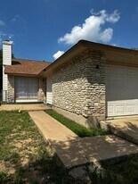 2202 Donahue Ln in Austin, TX - Building Photo