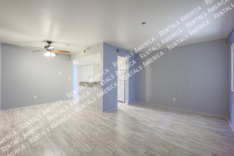 12123 W Bell Rd in Surprise, AZ - Building Photo - Building Photo