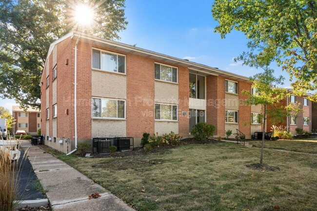 16 Bruce Dr in Florissant, MO - Foto de edificio - Building Photo