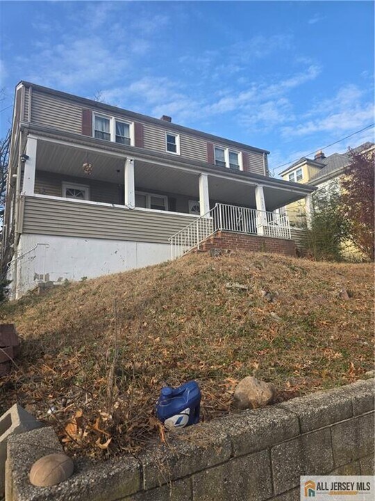 4087 Woodbridge Ave in Edison, NJ - Building Photo