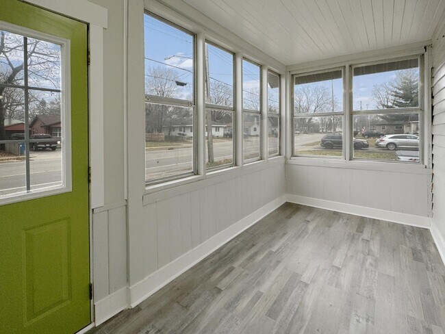 2121 Cleveland Ave SW in Wyoming, MI - Building Photo - Building Photo