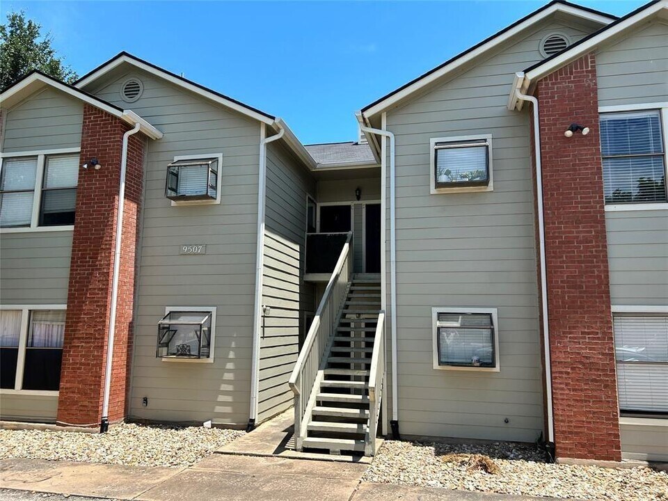 9509 Kempler Dr in Austin, TX - Building Photo