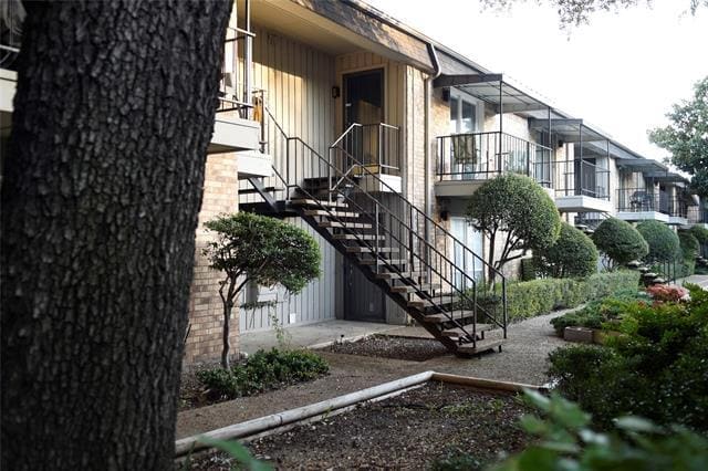 property at 10232 Regal Oaks Dr